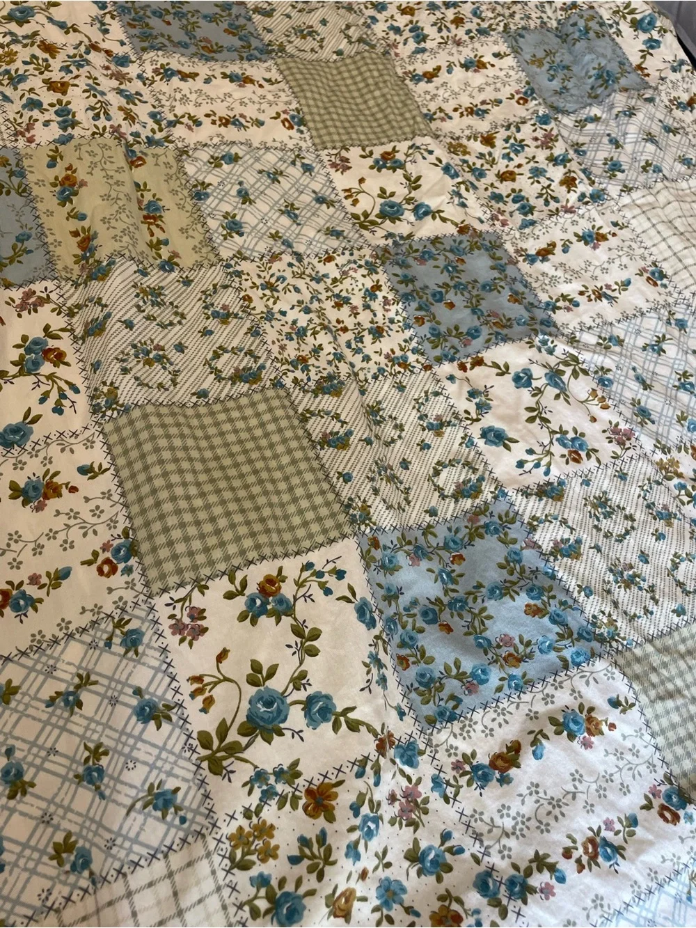 King size 100% cotton Floral Patchwork Quilt looking duvet